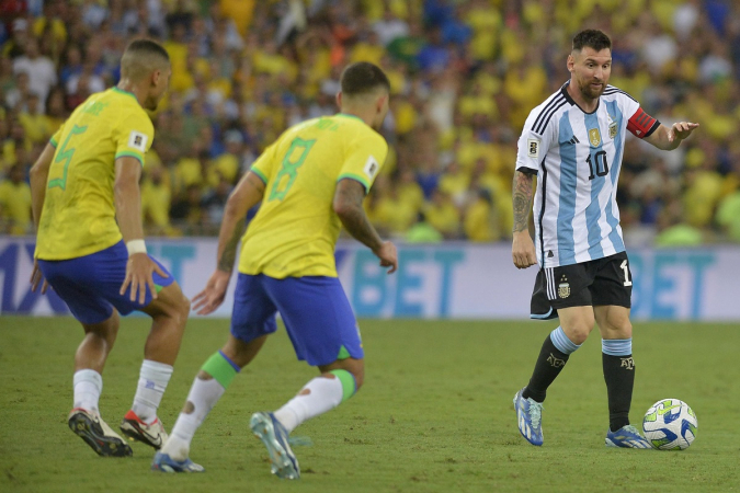 Brasil perde para Argentina em jogo marcado por confusão e amarga 1ª  derrota em casa na história das eliminatórias com gritos de olé » PATOS  ONLINE