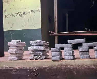Quatro bolivianos são presos com mais de 20 quilos de cocaína na BR-262