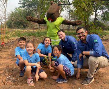 Em comemoração ao Dia da Árvore, Águas Guariroba promove educação ambiental com plantio de mudas