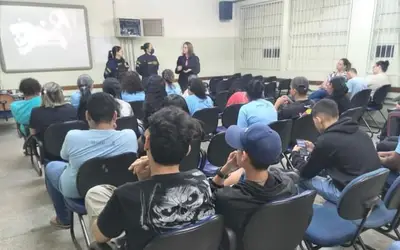 SESDES promove palestra contra drogas para alunos do EJA 