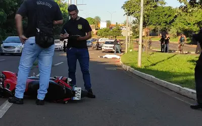 Jovem morre ao bater motocicleta contra poste na Avenida Lúdio Martins Coelho