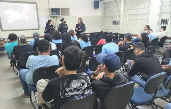 SESDES promove palestra contra drogas para alunos do EJA 