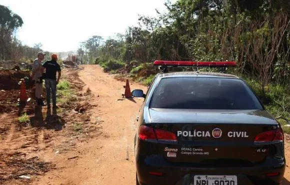 Carro queimado com corpo carbonizado é encontrado em estrada vicinal da Capital
