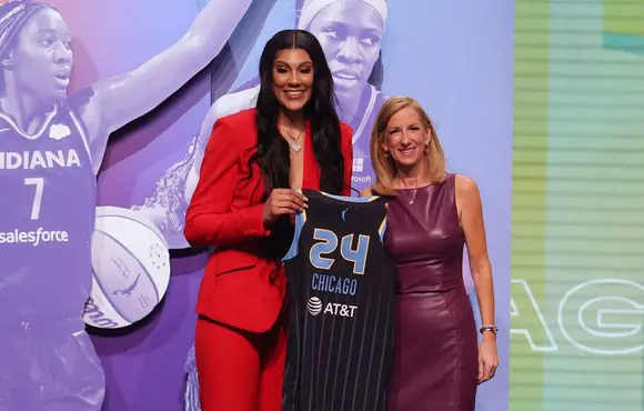 Pivô da seleção brasileira é terceira escolha do Draft da WNBA