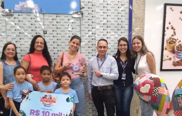 Celebrando a criatividade e solidariedade nas escolas, supermercado premia escola do Santa Emília com R$10 mil 