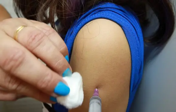 Primeiro fim de semana com vacina liberada para toda população teve mais de 3,6 mil doses aplicadas na Capital